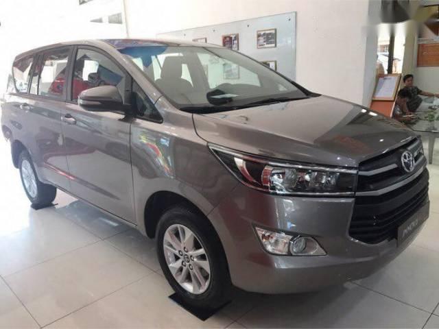 Toyota Innova 2018 - Bán ô tô Toyota Innova đời 2018, màu xám