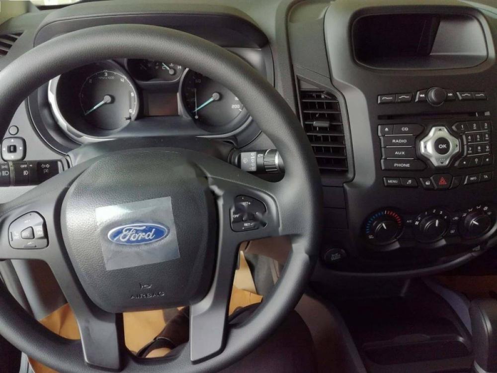Ford Ranger XLS 2.2L 4x2 AT 2017 - Bán Ford Ranger 2.2L XLS AT đời 2017, xe nhập, 685tr