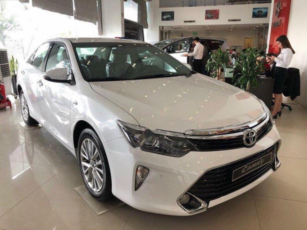 Toyota Camry 2.5Q 2018 - Bán Toyota Camry 2.5Q đời 2018, màu trắng