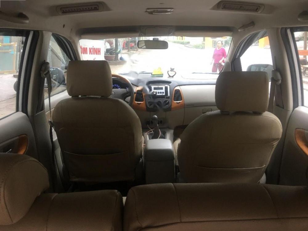 Toyota Innova 2.0G  2011 - Cần bán Toyota Innova 2.0G đời 2011, màu bạc chính chủ