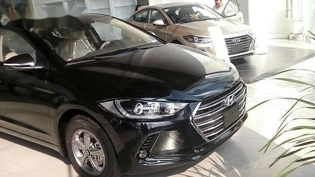 Hyundai Elantra 2018 - Bán Hyundai Elantra đời 2018, màu đen