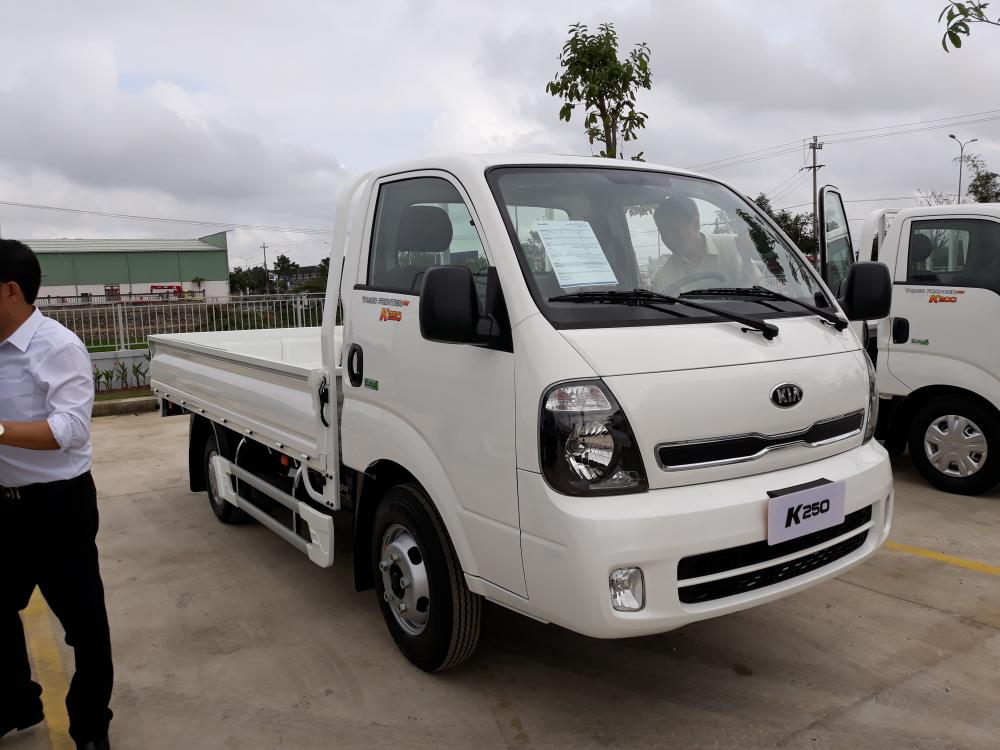 Xe tải 2500kg K200 2018 - Bán xe Kia K200 đời 2018, máy điện, kim phun điện tử, hỗ trợ trả góp 80%