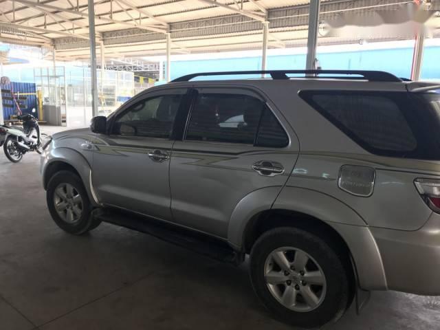 Toyota Fortuner 2010 - Bán xe Toyota Fortuner năm sản xuất 2010, màu bạc