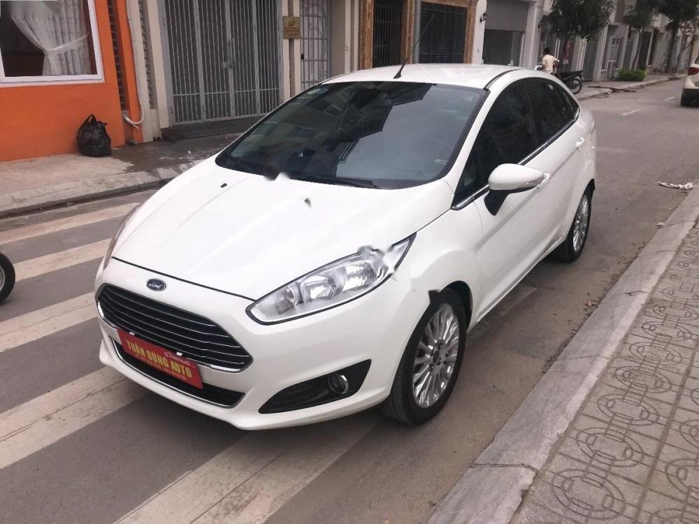 Ford Fiesta 2014 - Bán Ford Fiesta sản xuất năm 2014, màu trắng còn mới, giá 445tr