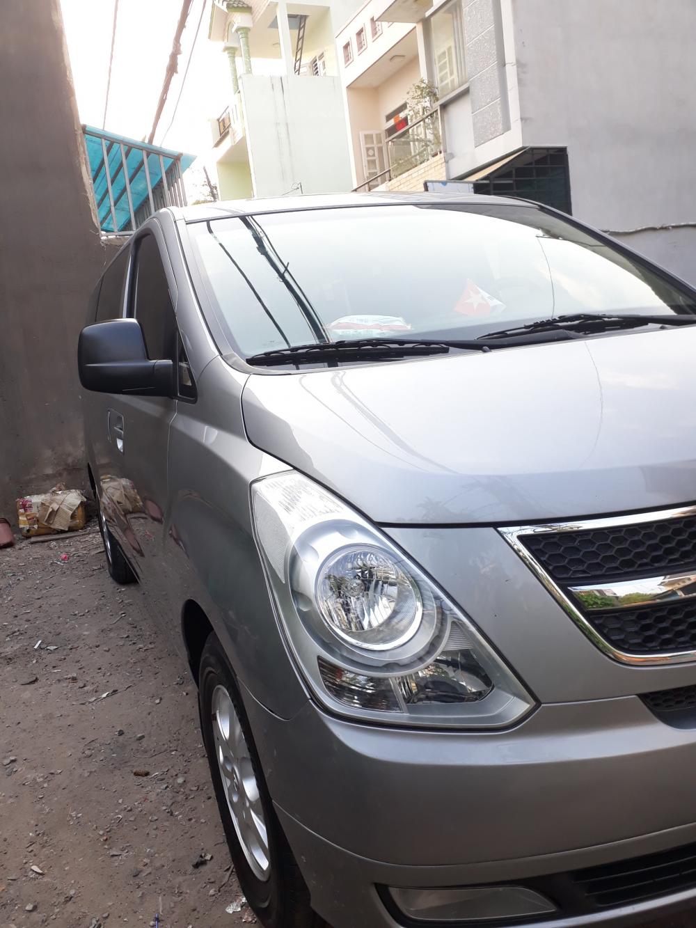 Hyundai Starex 2012 - Bán Hyundai Starex 9 chỗ, đời 2012, máy dầu, màu bạc, còn rất đẹp