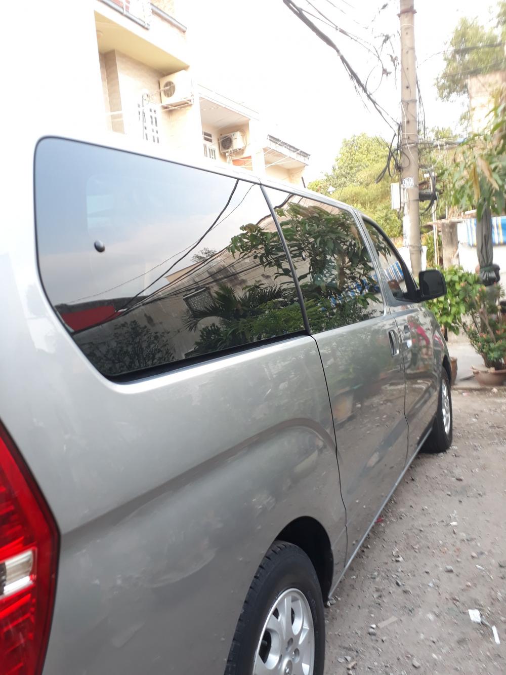 Hyundai Starex 2012 - Bán Hyundai Starex 9 chỗ, đời 2012, máy dầu, màu bạc, còn rất đẹp