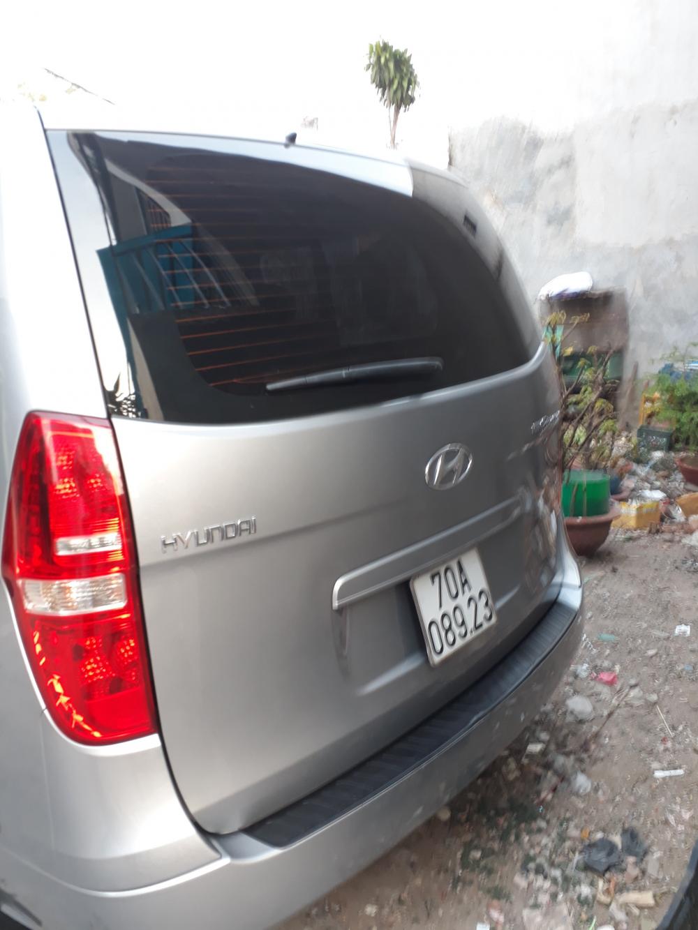 Hyundai Starex 2012 - Bán Hyundai Starex 9 chỗ, đời 2012, máy dầu, màu bạc, còn rất đẹp