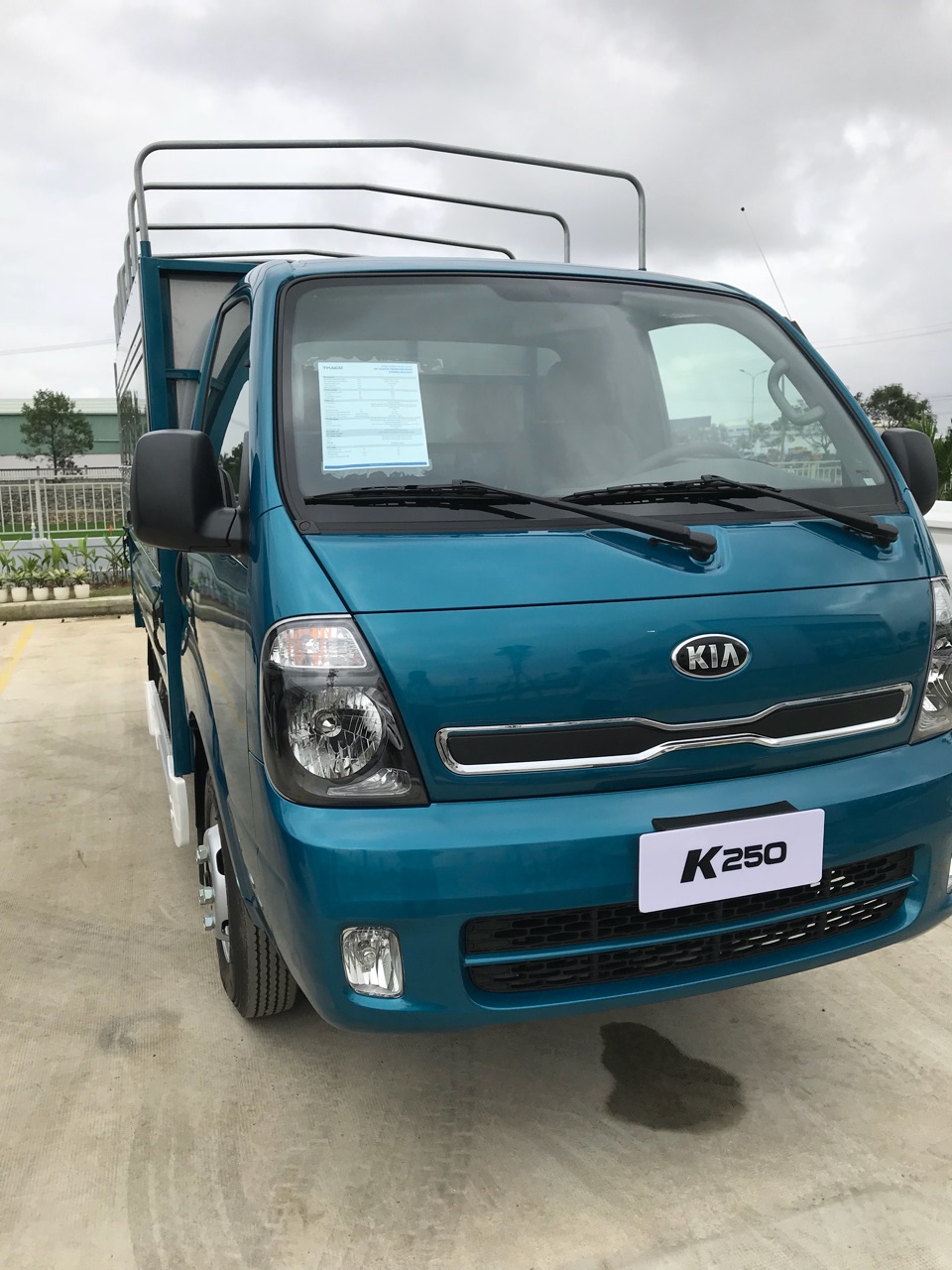 Kia Frontier k200 2018 - Bán ô tô Kia K200 đời 2018, màu xanh lam, xe nhập, giá tôt nhất