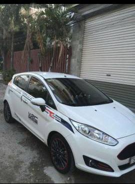 Ford Fiesta 1.5AT 2016 - Chính chủ bán xe Ford Fiesta 1.5AT 2016, màu trắng