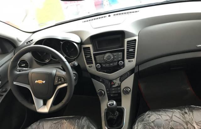 Chevrolet Cruze   2017 - Cần bán xe Chevrolet Cruze năm 2017, màu trắng, giá chỉ 589 triệu