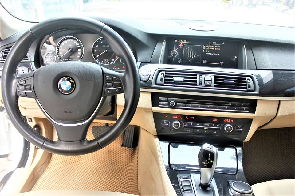 BMW 5 Series 520i 2015 - Cần bán BMW 5 Series sản xuất năm 2015, màu trắng, nhập khẩu