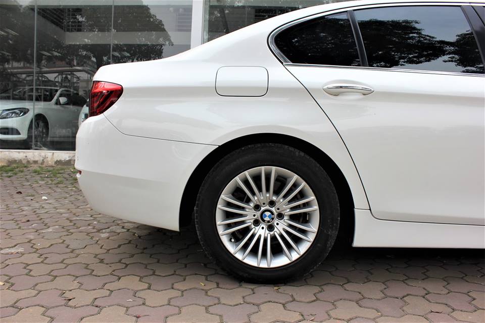 BMW 5 Series 520i 2015 - Cần bán BMW 5 Series sản xuất năm 2015, màu trắng, nhập khẩu