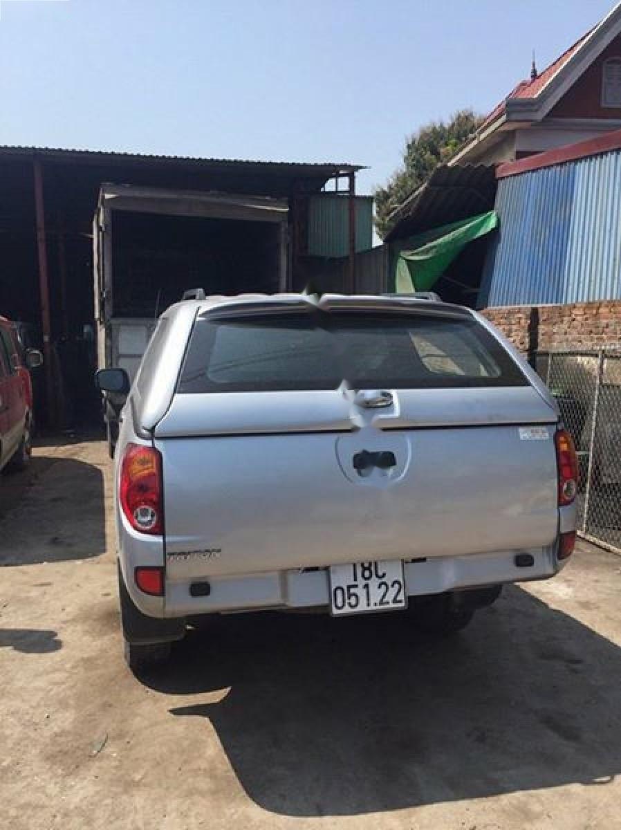 Mitsubishi Triton GL 4x4 MT 2014 - Bán xe Mitsubishi Triton GL 4x4 MT sản xuất 2014, màu bạc, nhập khẩu, 358 triệu