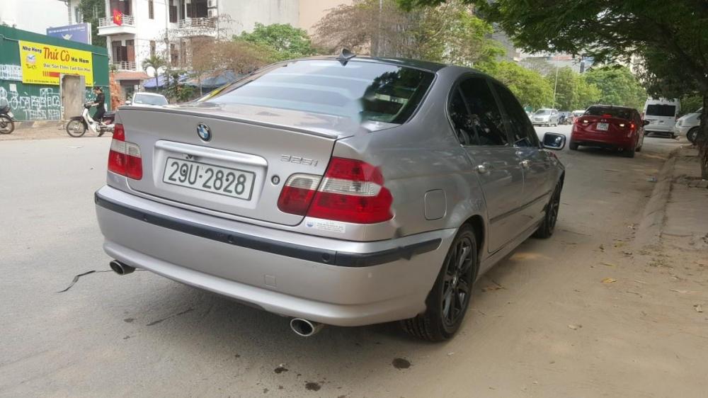 BMW 3 Series 325i 2003 - Bán ô tô BMW 3 Series 325i sản xuất 2003, màu bạc, nhập khẩu