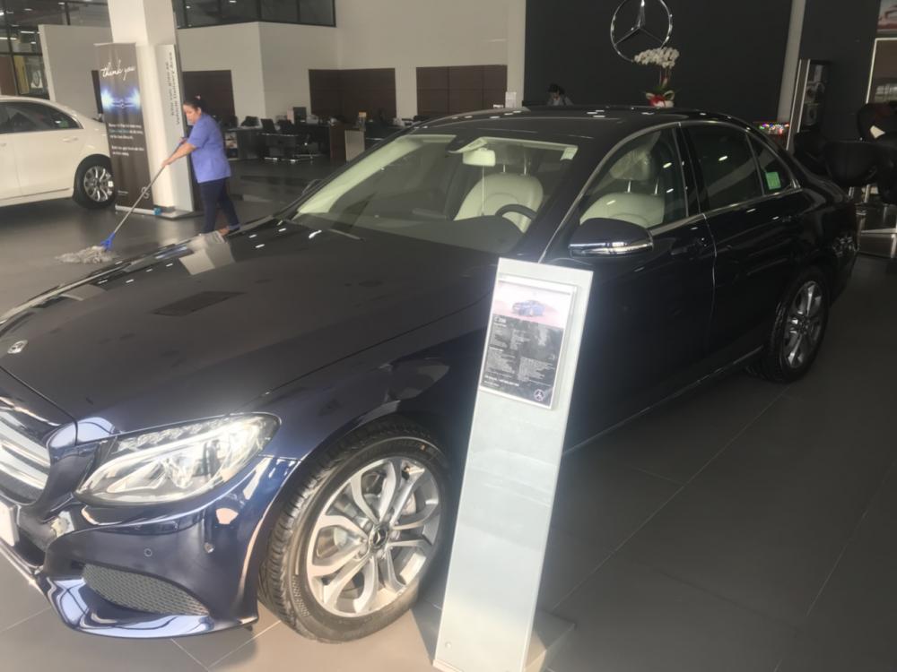 Mercedes-Benz C class C200 2018 - Bán Mercedes C200 màu xanh, nội thất đen, giao ngay, hỗ trợ trả góp 85% - Mercedes Haxaco Võ Văn Kiệt