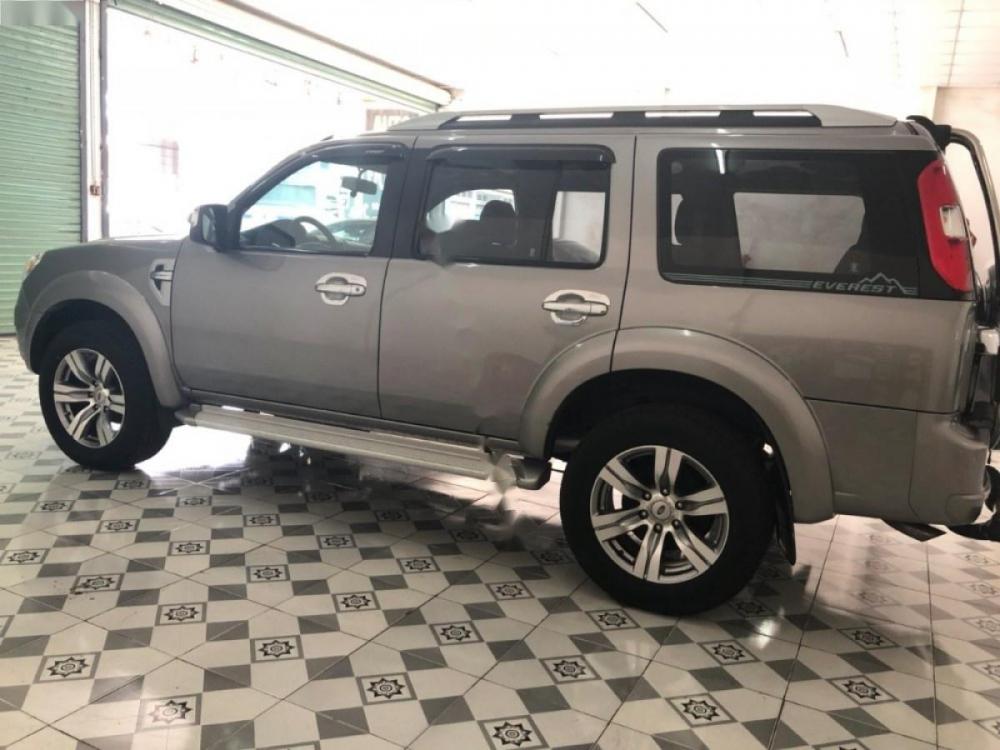 Ford Everest 2011 - Cần bán Ford Everest sản xuất 2011, màu xám, 545 triệu