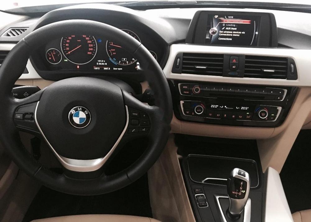 BMW 3 Series 320i 2015 - Cần bán xe BMW 3 Series 320i 2015, màu nâu, xe nhập như mới