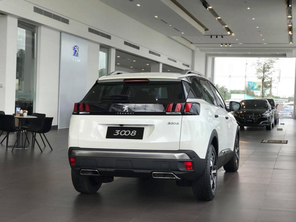 Peugeot 3008 2018 - Bán Peugeot 3008 sản xuất năm 2018, màu trắng- Hồng Quân - 0965.68.69.68