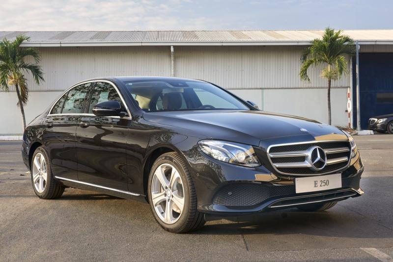 Mercedes-Benz E class E250 Exclusive 2018 - Bán Mercedes E250 Exclusive 2018 nhiều màu, giá tốt, hỗ trợ vay 90%, lãi suất ưu đãi - Mercedes Haxaco Võ Văn Kiệt