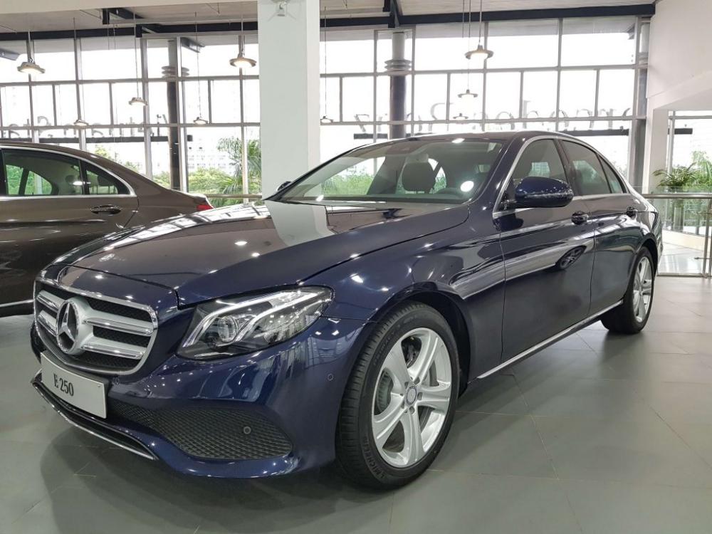 Mercedes-Benz E class E250 Exclusive 2018 - Bán Mercedes E250 Exclusive 2018 nhiều màu, giá tốt, hỗ trợ vay 90%, lãi suất ưu đãi - Mercedes Haxaco Võ Văn Kiệt