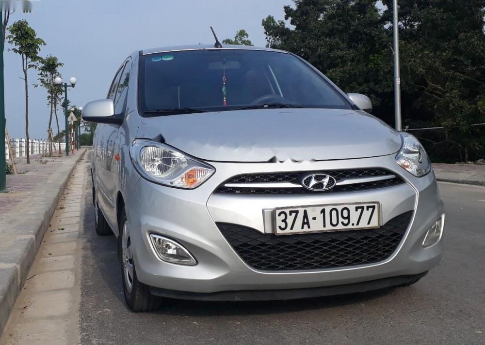 Hyundai i10 2013 - Bán Hyundai i10 năm 2013, màu bạc, nhập khẩu nguyên chiếc chính chủ