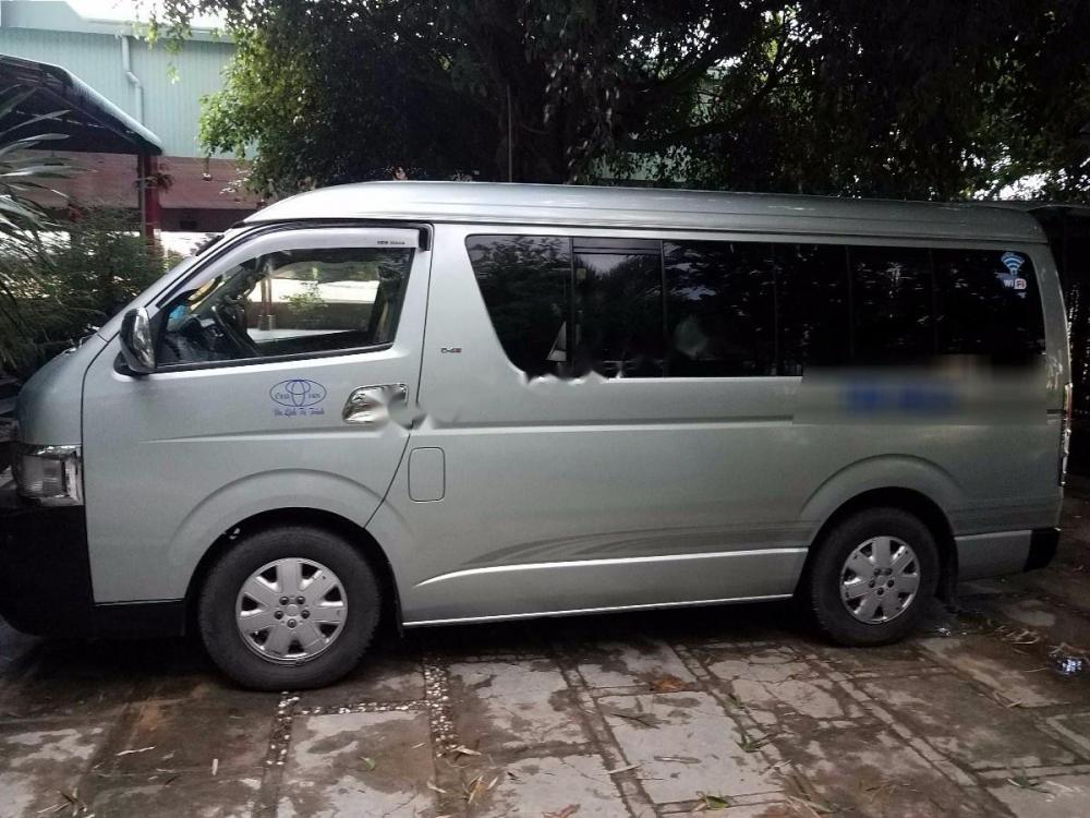 Toyota Hiace 2.5 2006 - Bán Toyota Hiace 2.5 năm 2006 chính chủ, 340 triệu