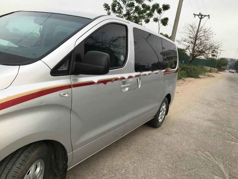 Hyundai Grand Starex 2010 - Bán Hyundai Grand Starex đời 2010, màu bạc, nhập khẩu