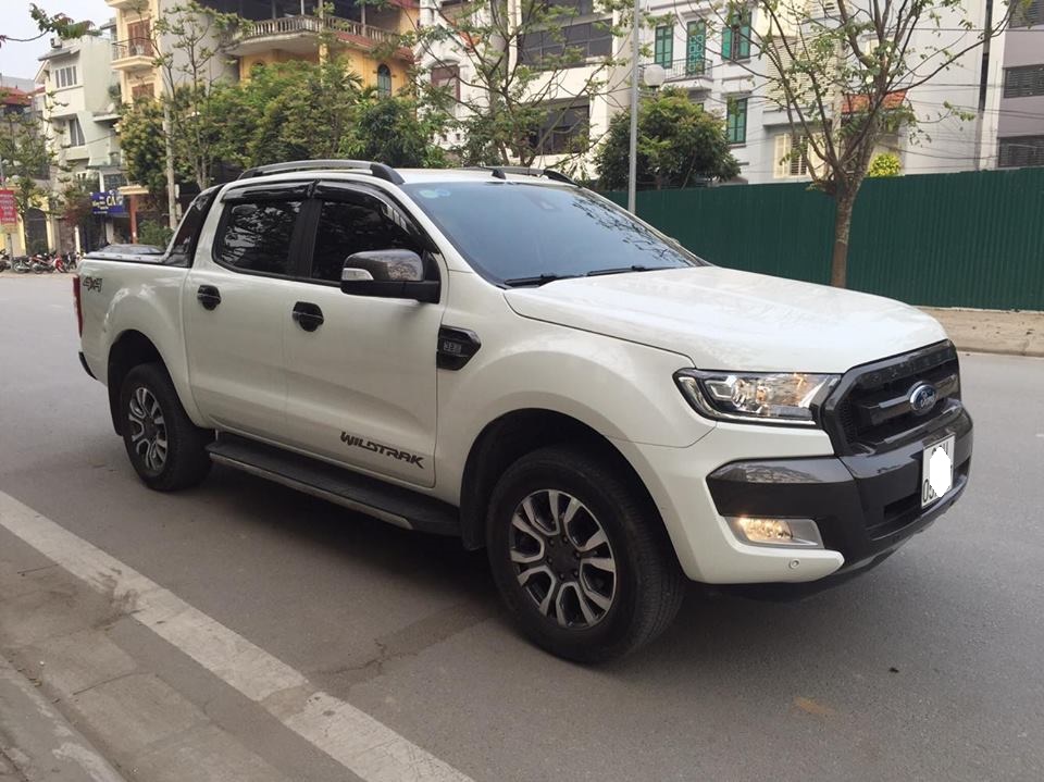 Ford Ranger Wildtrak 2016 - Bán Ford Ranger Wildtrak 3.2 AT sx 8/2016, màu trắng, nhập khẩu xe cực đẹp