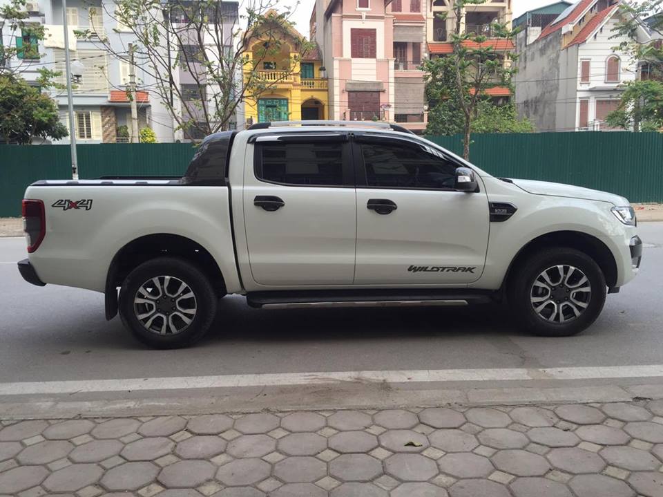 Ford Ranger Wildtrak 2016 - Bán Ford Ranger Wildtrak 3.2 AT sx 8/2016, màu trắng, nhập khẩu xe cực đẹp