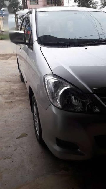 Toyota Innova 2010 - Cần bán Toyota Innova đời 2010, màu bạc