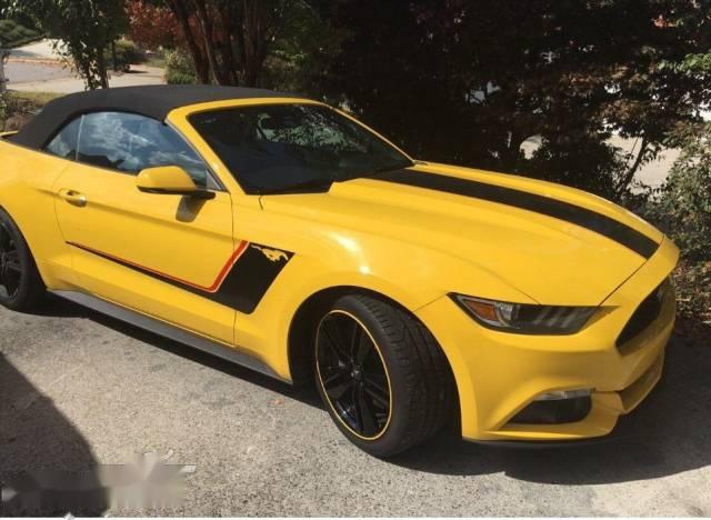 Ford Mustang 2016 - Bán Ford Mustang sản xuất năm 2016, màu vàng
