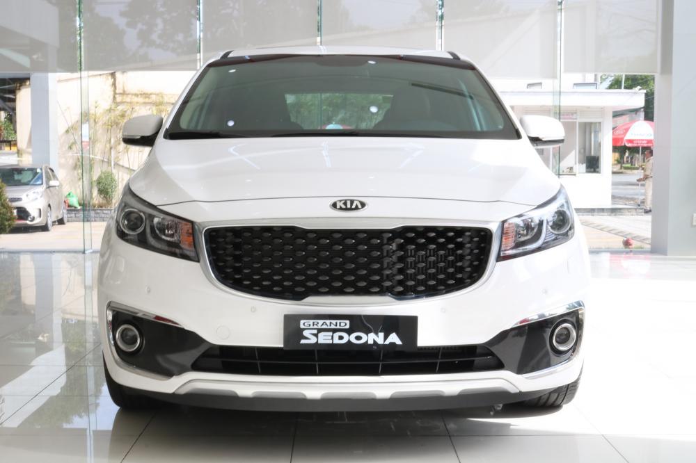 Kia Sedona Gat  2018 - Bán ô tô Kia Sedona Gat đời 2018, màu trắng