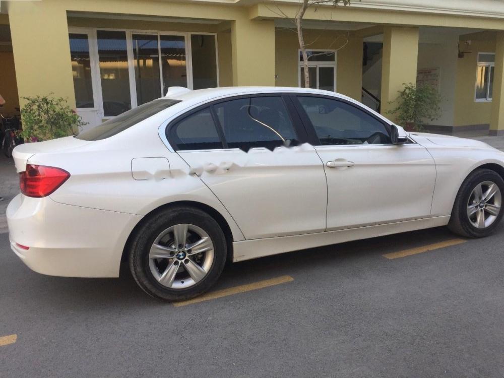 BMW 3 Series 320i 2014 - Cần bán gấp BMW 3 Series 320i đời 2014, màu trắng, nhập khẩu