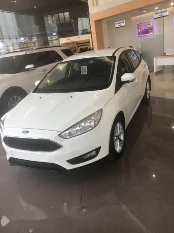 Ford Focus 2018 - Cần bán xe Ford Focus sản xuất năm 2018, màu trắng, giá tốt