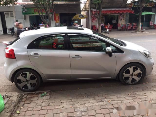 Kia Rio 2012 - Cần bán lại xe Kia Rio năm 2012, màu bạc