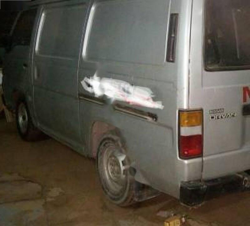 Nissan Urvan 2.0 MT 1994 - Cần bán gấp Nissan Urvan 2.0 MT 1994, màu bạc, xe nhập