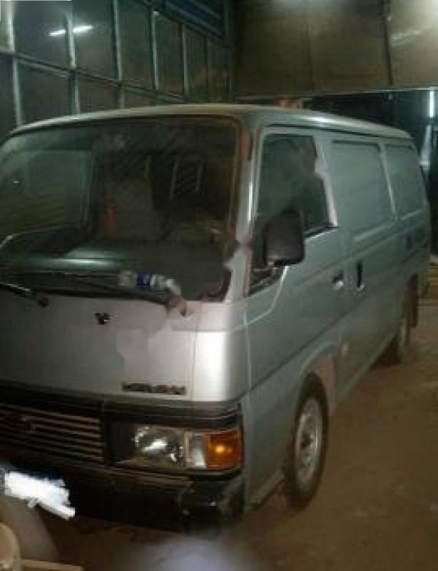 Nissan Urvan 2.0 MT 1994 - Cần bán gấp Nissan Urvan 2.0 MT 1994, màu bạc, xe nhập