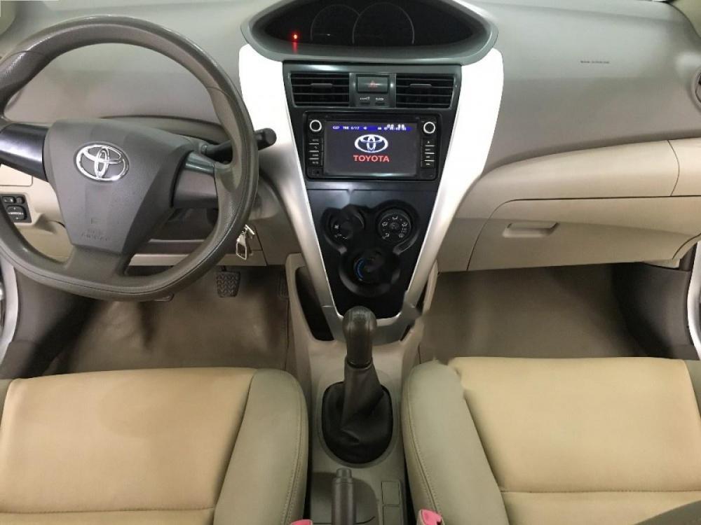 Toyota Vios E 2013 - Bán xe Toyota Vios E năm 2013, màu bạc chính chủ, giá tốt