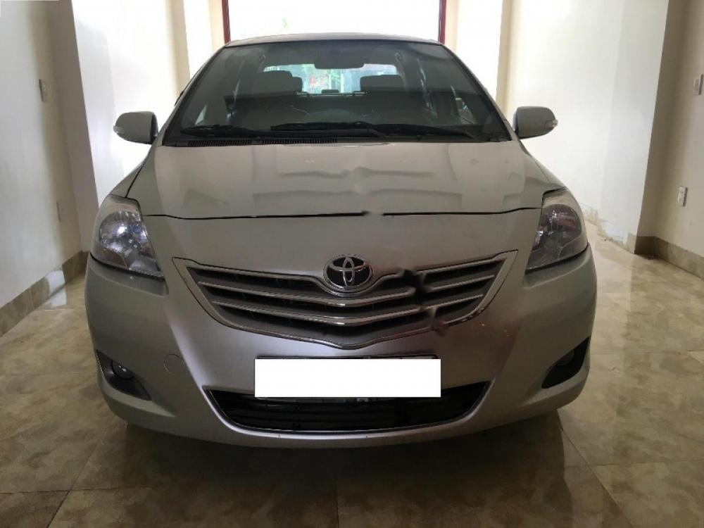 Toyota Vios E 2013 - Bán xe Toyota Vios E năm 2013, màu bạc chính chủ, giá tốt