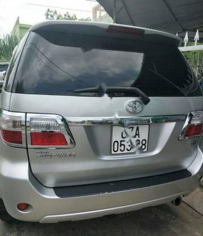 Toyota Fortuner G 2009 - Bán Toyota Fortuner G sản xuất 2009, màu bạc, 645 triệu