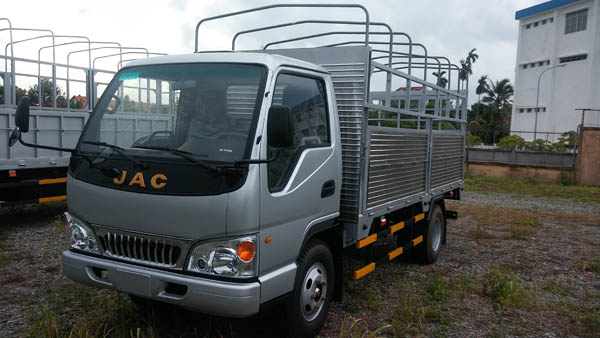 2017 - Bán xe tải JAC 2.4 tấn, động cơ Isuzu Nhật Bản