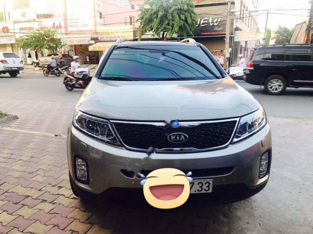 Kia Sorento 2015 - Cần bán lại xe Kia Sorento đời 2015, màu vàng