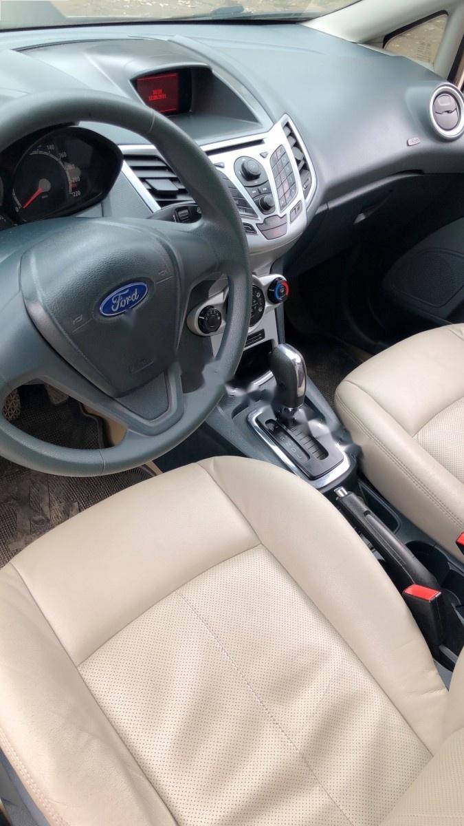 Ford Fiesta 2011 - Cần bán xe Ford Fiesta năm sản xuất 2011, màu trắng chính chủ, giá chỉ 328 triệu