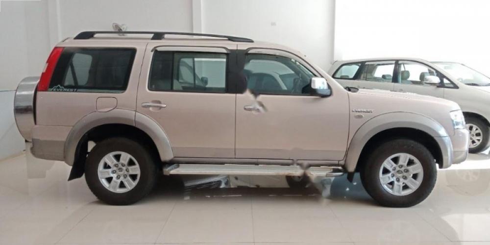 Ford Everest 2.5L 4x2 MT 2009 - Bán Ford Everest 2.5L 4x2 MT đời 2009 như mới, giá tốt