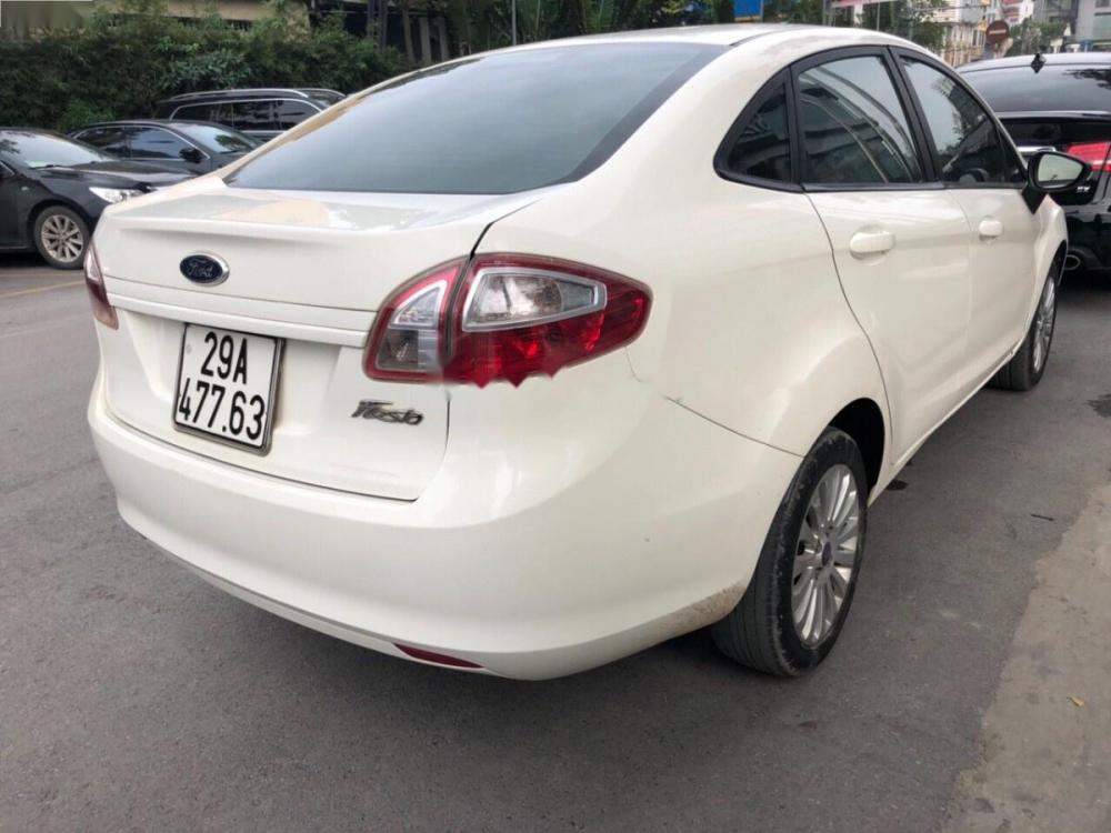 Ford Fiesta 2011 - Cần bán xe Ford Fiesta năm sản xuất 2011, màu trắng chính chủ, giá chỉ 328 triệu