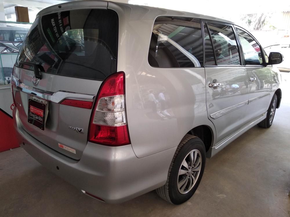 Toyota Innova V 2016 - Bán Toyota Innova V 2016, màu bạc, số tự động, giá thương lượng, hỗ trợ trả góp