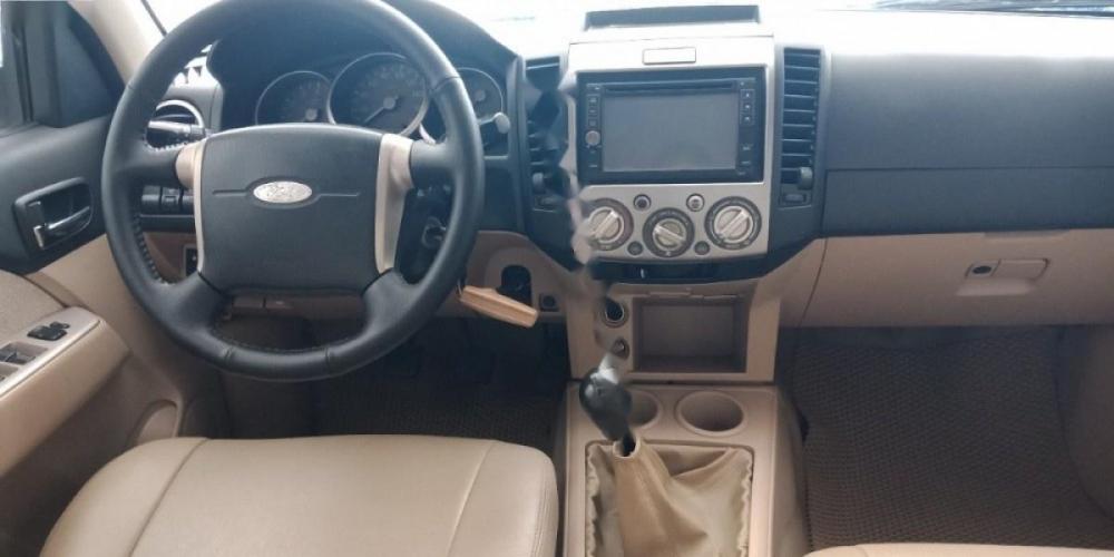 Ford Everest 2.5L 4x2 MT 2009 - Bán Ford Everest 2.5L 4x2 MT đời 2009 như mới, giá tốt