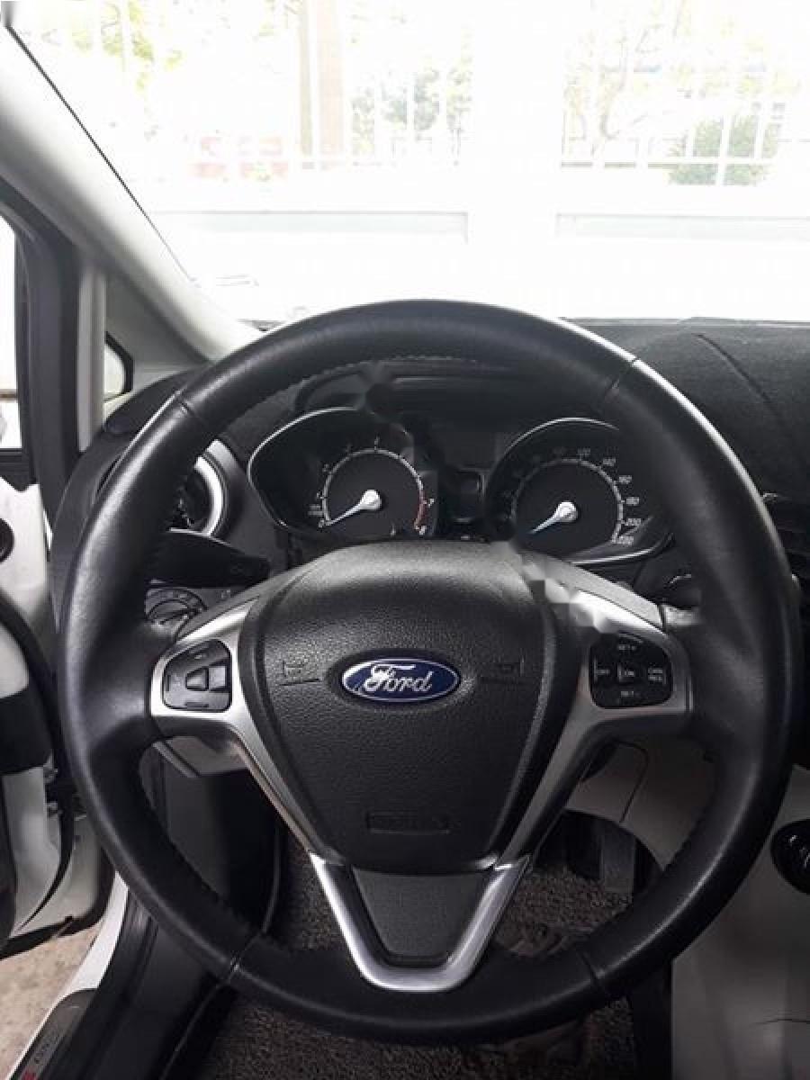 Ford Fiesta Titanium 1.5 AT 2016 - Cần bán Ford Fiesta Titanium 1.5 AT 2016, màu trắng chính chủ giá cạnh tranh