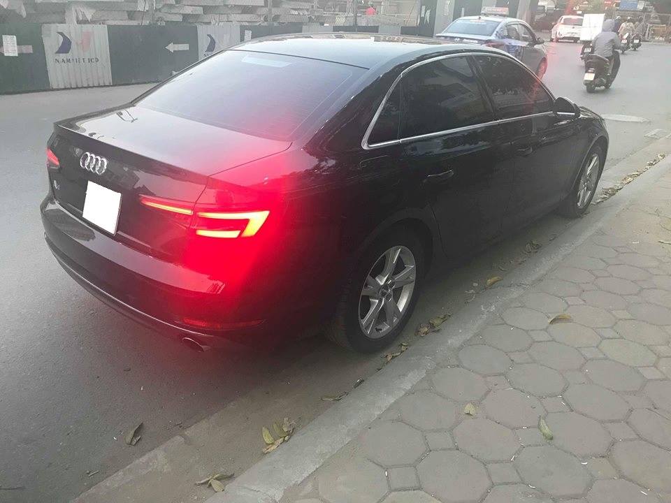 Audi A4 2017 - Bán Audi A4 siêu lướt model 2017, màu đen, nhập khẩu