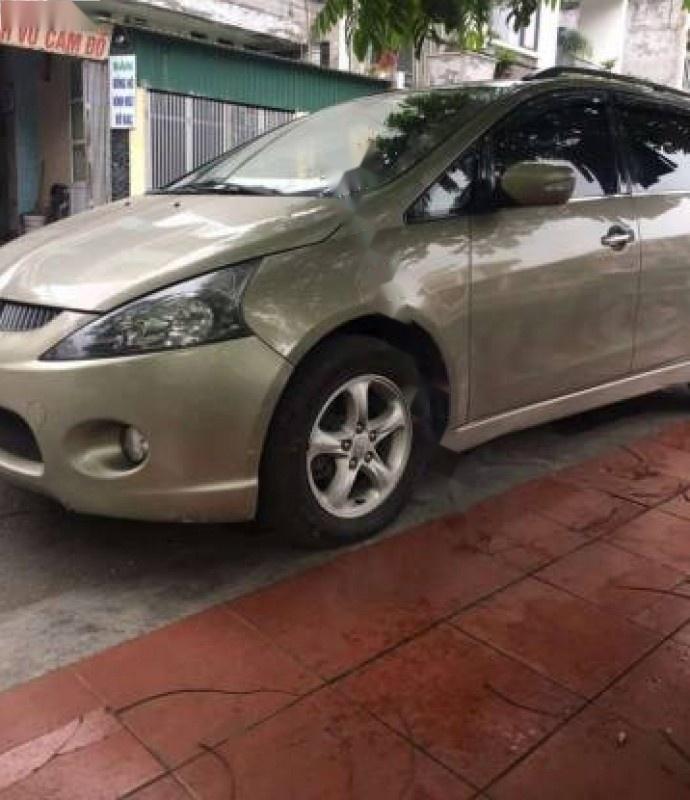 Mitsubishi Grandis 2006 - Cần bán Mitsubishi Grandis năm 2006, màu vàng, giá tốt